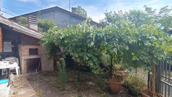casa indipendente in vendita a Camugnano in zona Burzanella