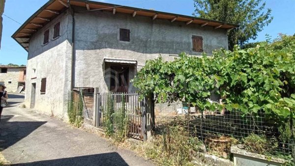 casa indipendente in vendita a Camugnano in zona Burzanella