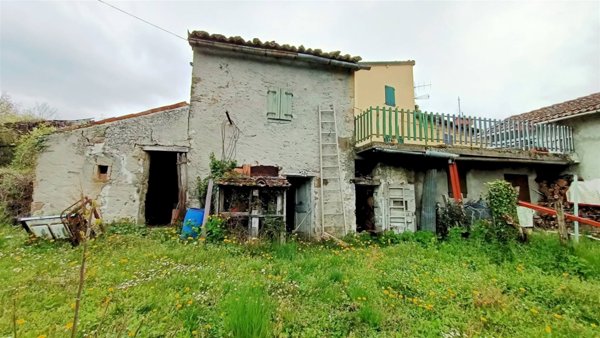 casale in vendita a Camugnano in zona Carpineta