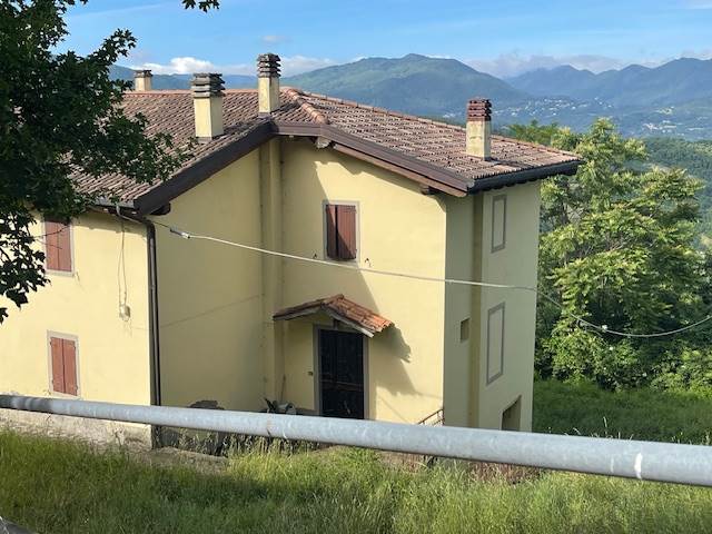 casa indipendente in vendita a Camugnano in zona Verzuno