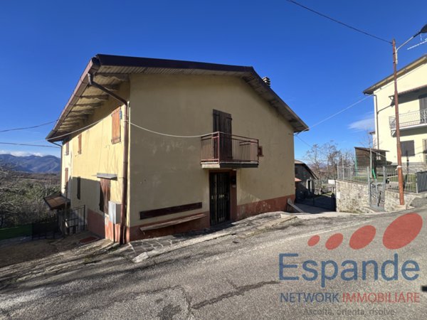 casa indipendente in vendita a Camugnano in zona Verzuno