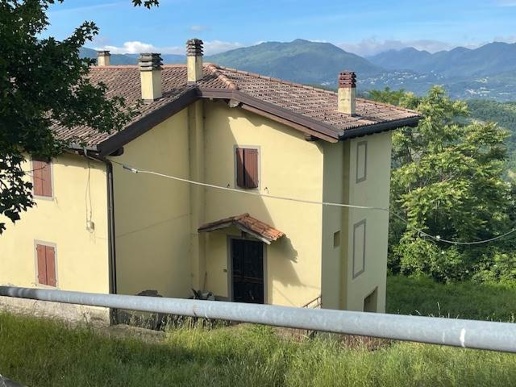 casa indipendente in vendita a Camugnano in zona Verzuno