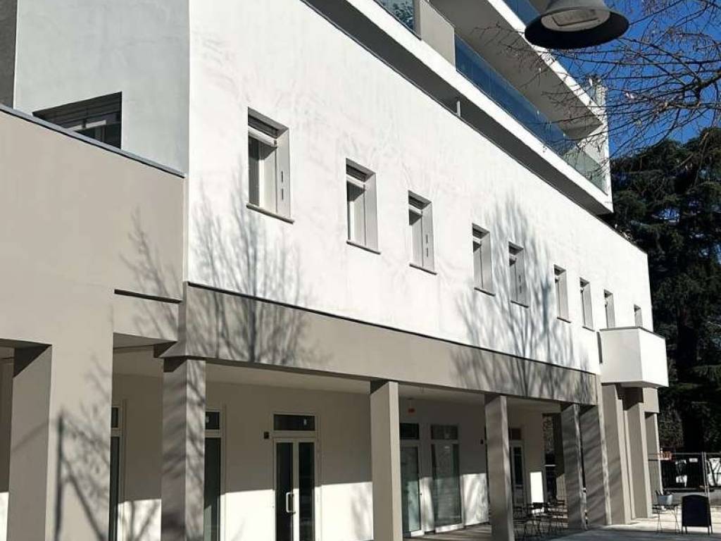 negozio in vendita a Casalecchio di Reno in zona Garibaldi/La Mutua