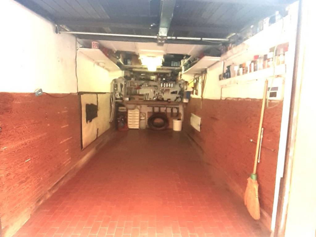 locale di sgombero in vendita a Casalecchio di Reno in zona Garibaldi/La Mutua