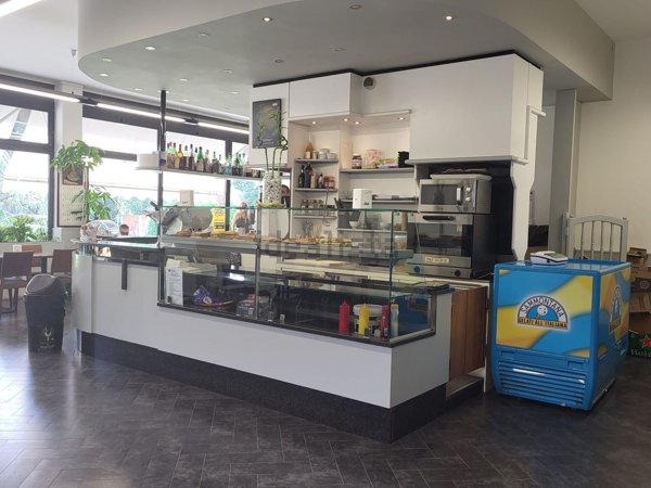 negozio in vendita a Casalecchio di Reno in zona San Biagio