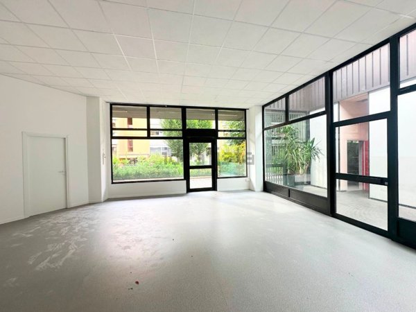 negozio in vendita a Casalecchio di Reno