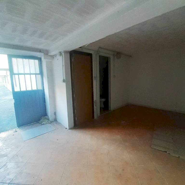 locale di sgombero in vendita a Casalecchio di Reno