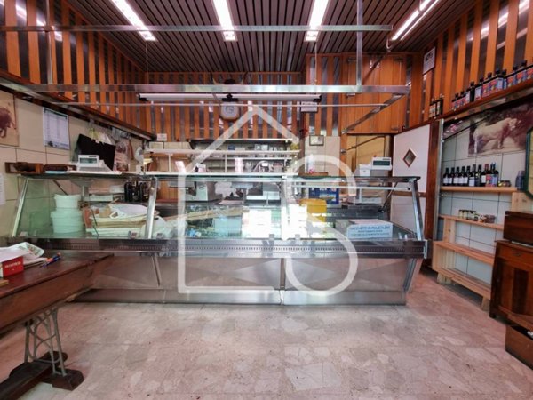 negozio in vendita a Casalecchio di Reno in zona Garibaldi/La Mutua