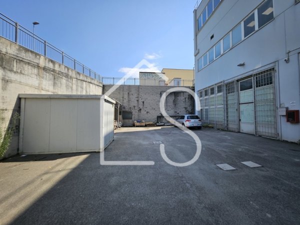 locale di sgombero in vendita a Casalecchio di Reno in zona San Biagio