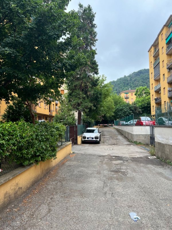 negozio in vendita a Casalecchio di Reno in zona Croce