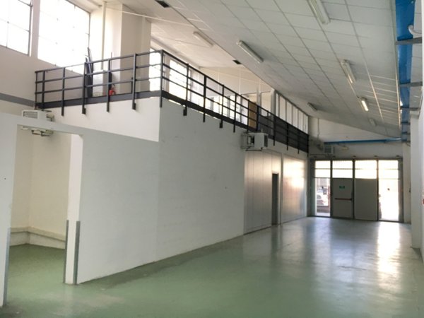 locale commerciale in vendita a Casalecchio di Reno