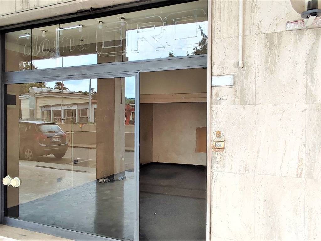 negozio in vendita a Casalecchio di Reno in zona Croce