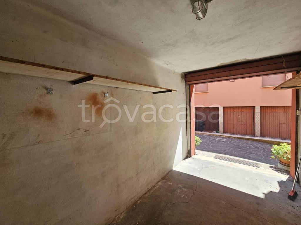 locale di sgombero in vendita a Casalecchio di Reno