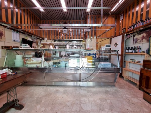 negozio in vendita a Casalecchio di Reno in zona Croce