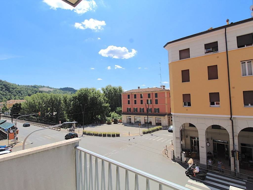 appartamento in vendita a Casalecchio di Reno in zona Garibaldi/La Mutua