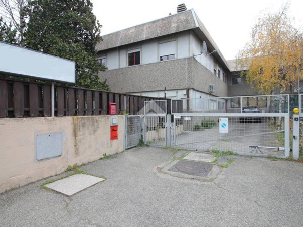 locale commerciale in vendita a Casalecchio di Reno