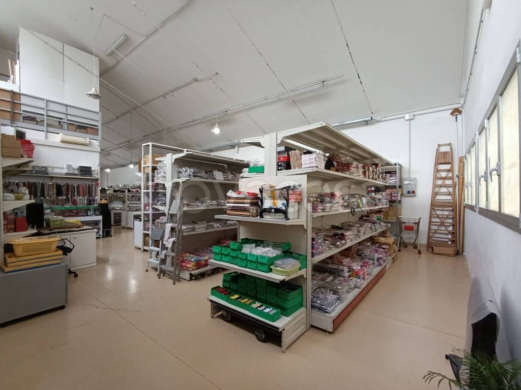 locale di sgombero in vendita a Casalecchio di Reno