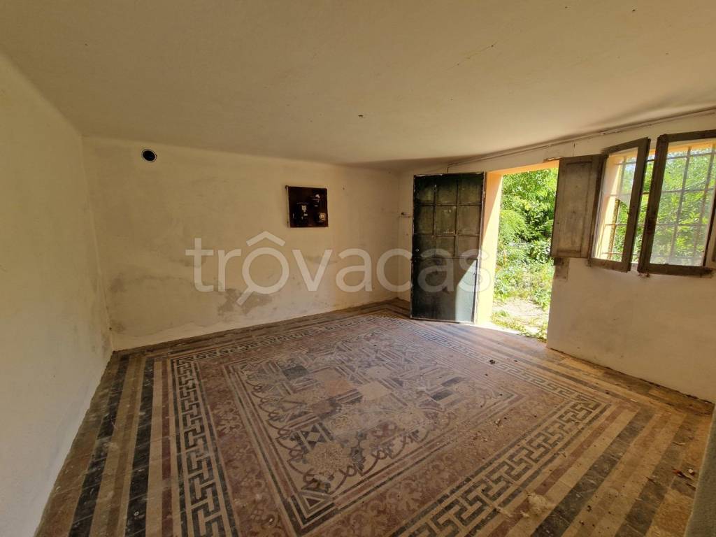 locale di sgombero in vendita a Casalecchio di Reno in zona Garibaldi/La Mutua