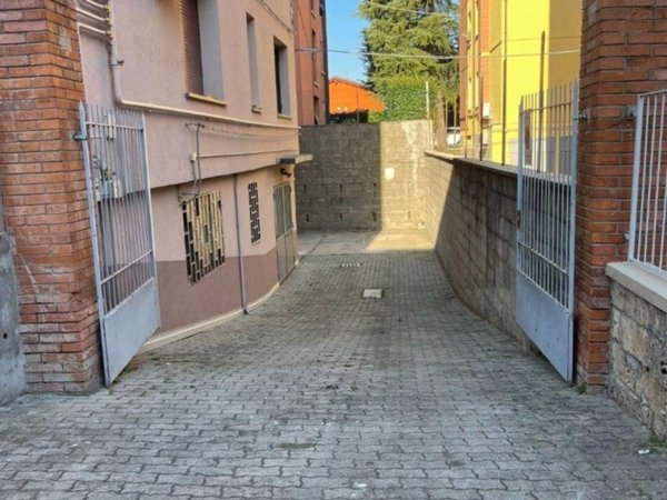 locale commerciale in vendita a Casalecchio di Reno in zona Ceretolo