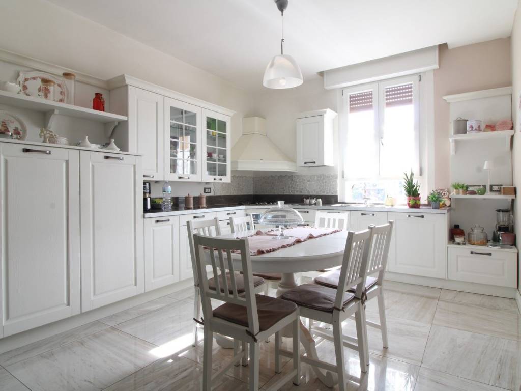 appartamento in vendita a Casalecchio di Reno in zona Garibaldi/La Mutua