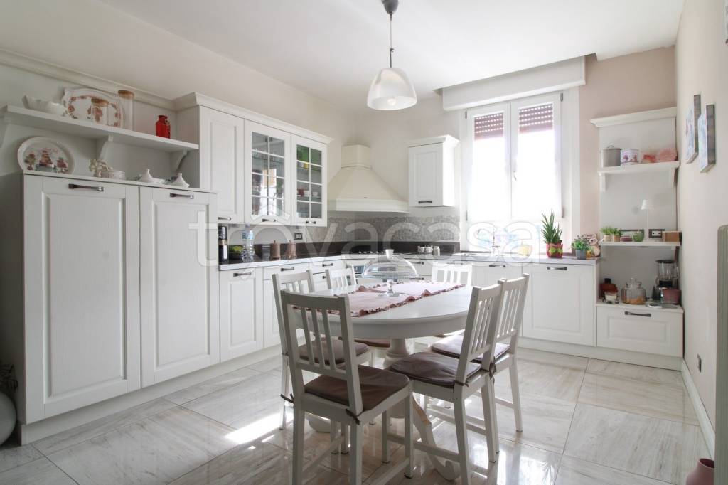 appartamento in vendita a Casalecchio di Reno in zona Garibaldi/La Mutua