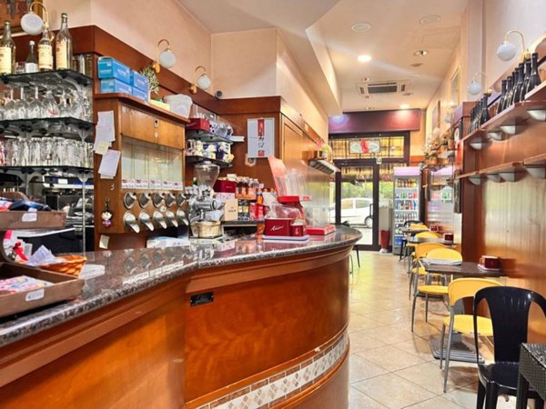 negozio in vendita a Casalecchio di Reno in zona Garibaldi/La Mutua