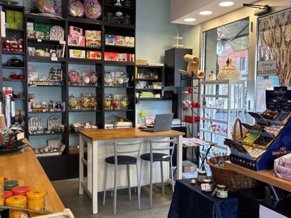 negozio in vendita a Casalecchio di Reno in zona Garibaldi/La Mutua