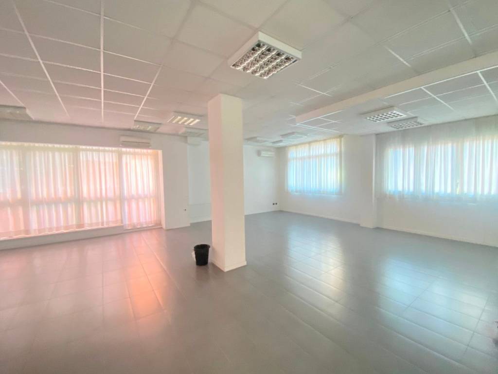 ufficio in vendita a Casalecchio di Reno in zona Croce