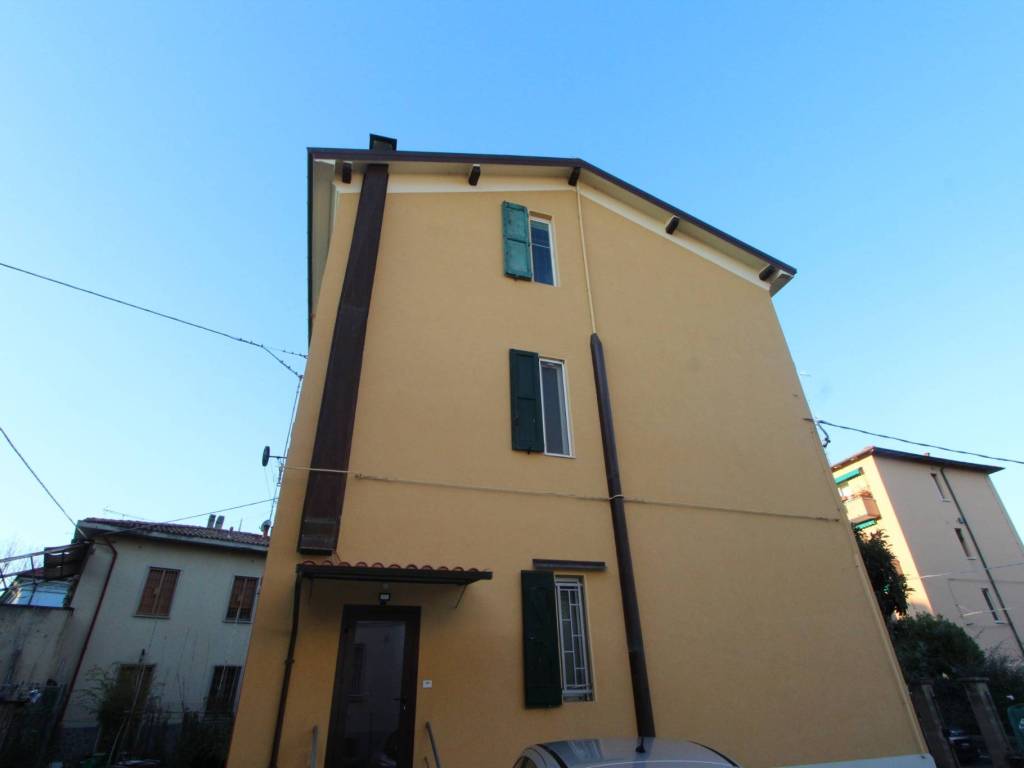 appartamento in vendita a Casalecchio di Reno in zona Garibaldi/La Mutua