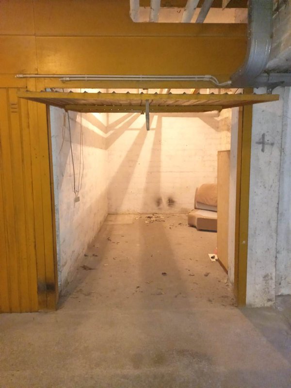 locale di sgombero in vendita a Casalecchio di Reno in zona Garibaldi/La Mutua