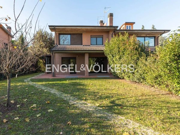 casa indipendente in vendita a Casalecchio di Reno in zona San Biagio