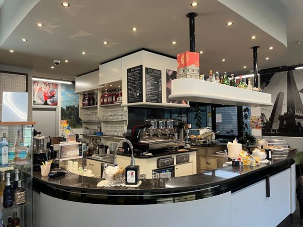 negozio in vendita a Casalecchio di Reno in zona San Biagio