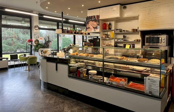 locale commerciale in vendita a Casalecchio di Reno