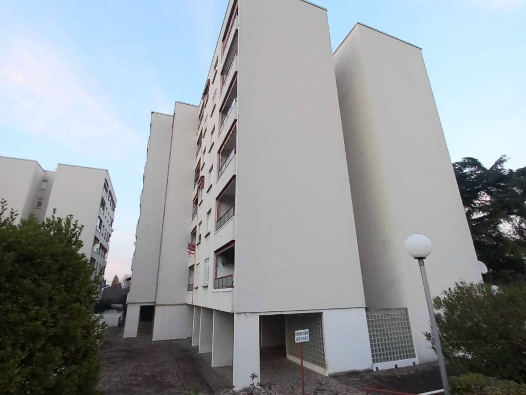 appartamento in vendita a Casalecchio di Reno in zona Garibaldi/La Mutua