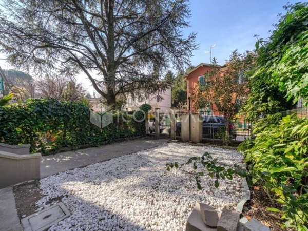 casa indipendente in vendita a Casalecchio di Reno in zona Garibaldi/La Mutua