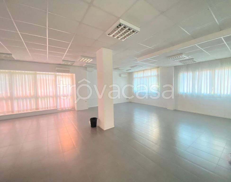 ufficio in vendita a Casalecchio di Reno in zona Croce