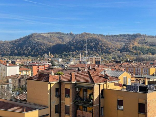 appartamento in vendita a Casalecchio di Reno in zona Garibaldi/La Mutua