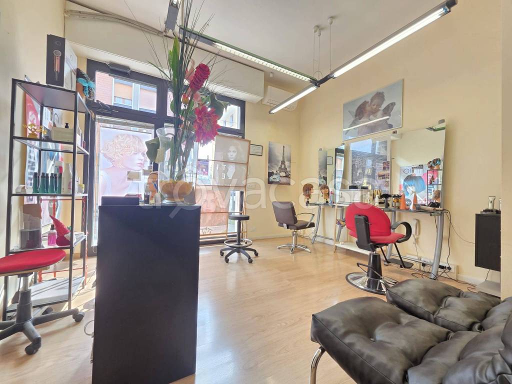 negozio in vendita a Casalecchio di Reno in zona Ceretolo