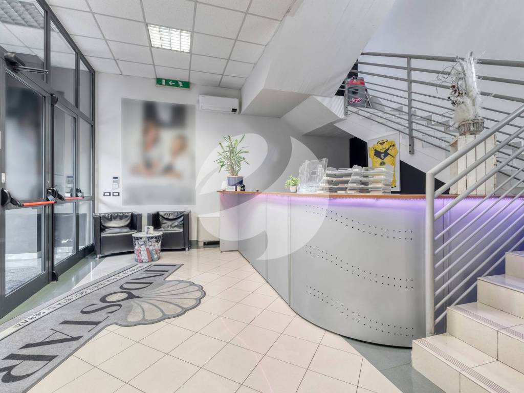 locale commerciale in vendita a Casalecchio di Reno