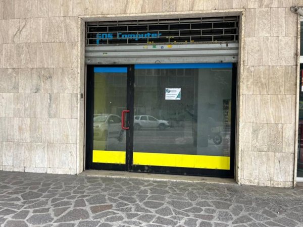 negozio in vendita a Casalecchio di Reno in zona Garibaldi/La Mutua