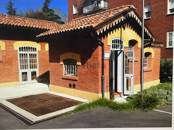 negozio in vendita a Casalecchio di Reno in zona Croce