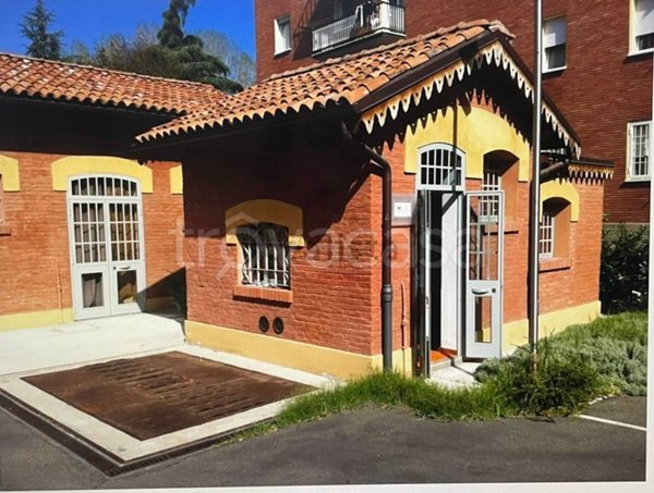 negozio in vendita a Casalecchio di Reno in zona Garibaldi/La Mutua