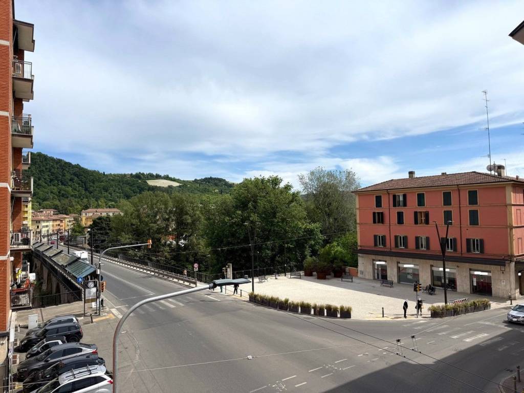 appartamento in vendita a Casalecchio di Reno in zona Garibaldi/La Mutua