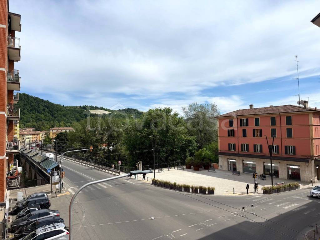 appartamento in vendita a Casalecchio di Reno in zona Garibaldi/La Mutua