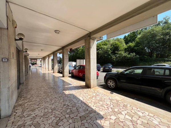 negozio in vendita a Casalecchio di Reno in zona Ceretolo