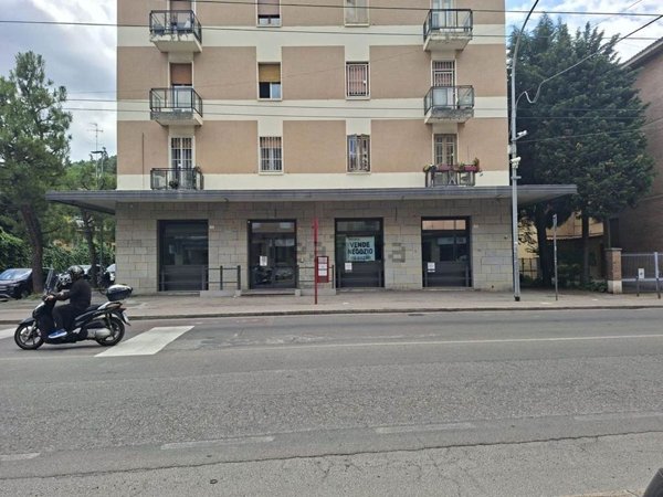 negozio in vendita a Casalecchio di Reno in zona Croce