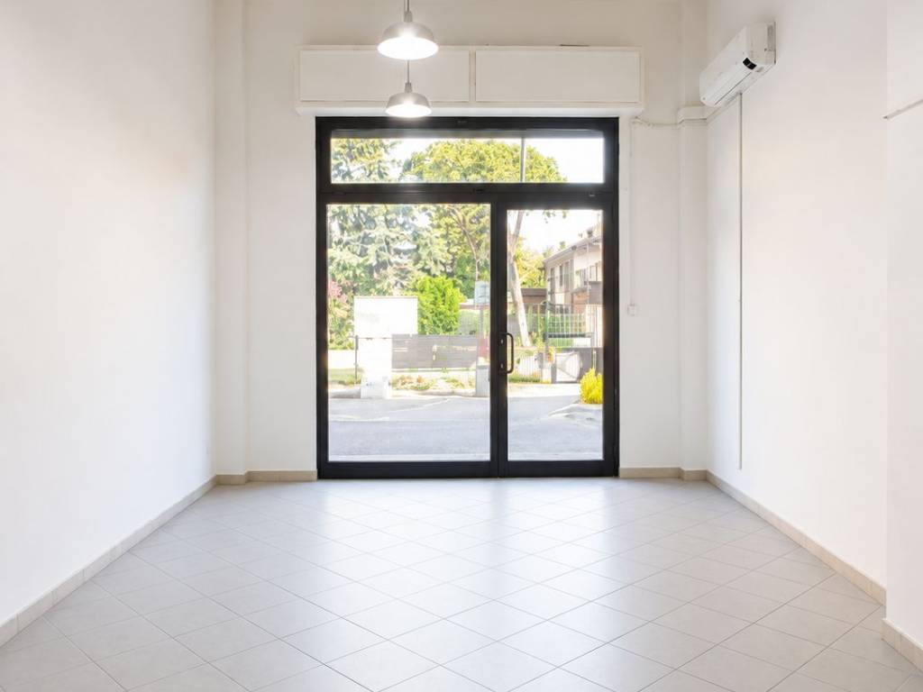 negozio in vendita a Casalecchio di Reno in zona Croce