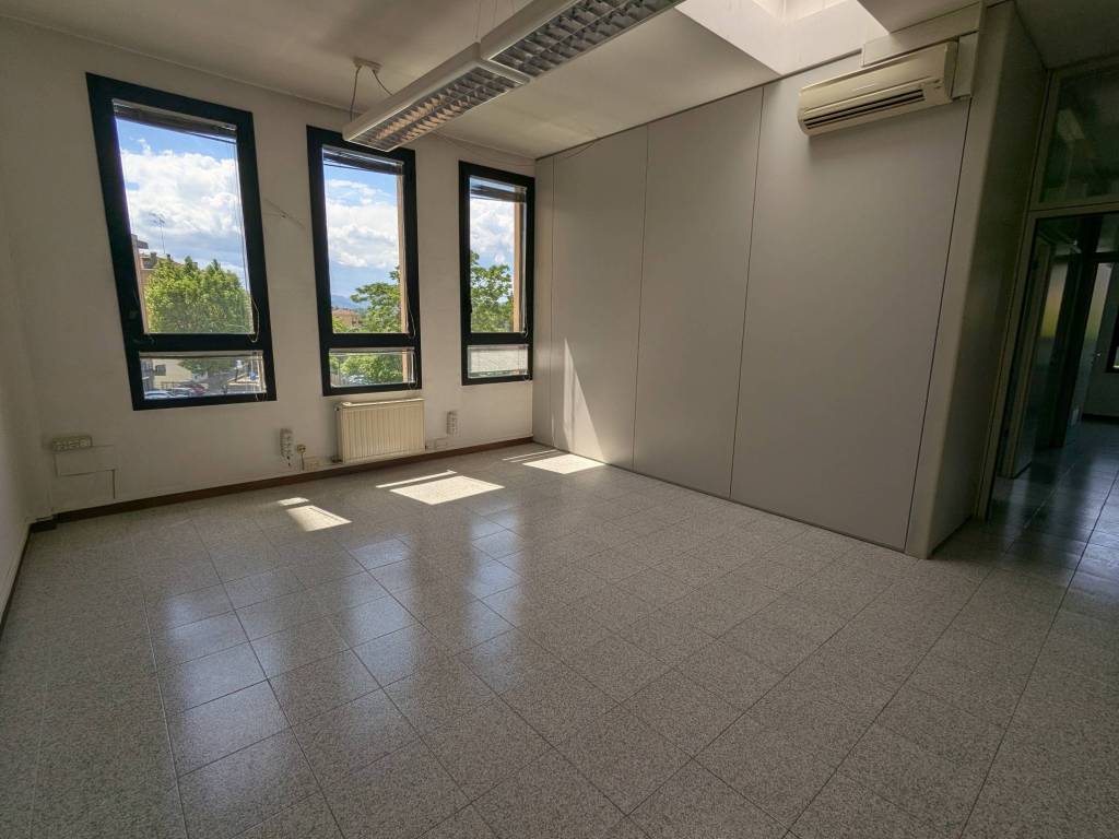 ufficio in vendita a Casalecchio di Reno in zona Garibaldi/La Mutua