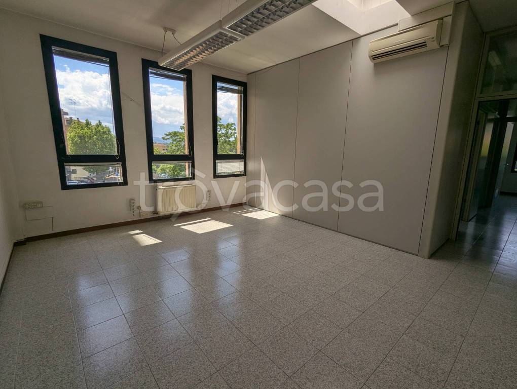 ufficio in vendita a Casalecchio di Reno in zona Garibaldi/La Mutua