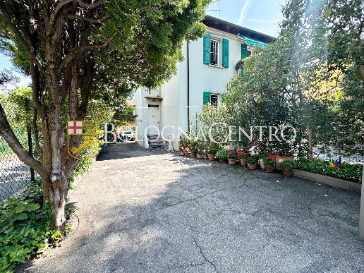 casa indipendente in vendita a Casalecchio di Reno in zona Garibaldi/La Mutua